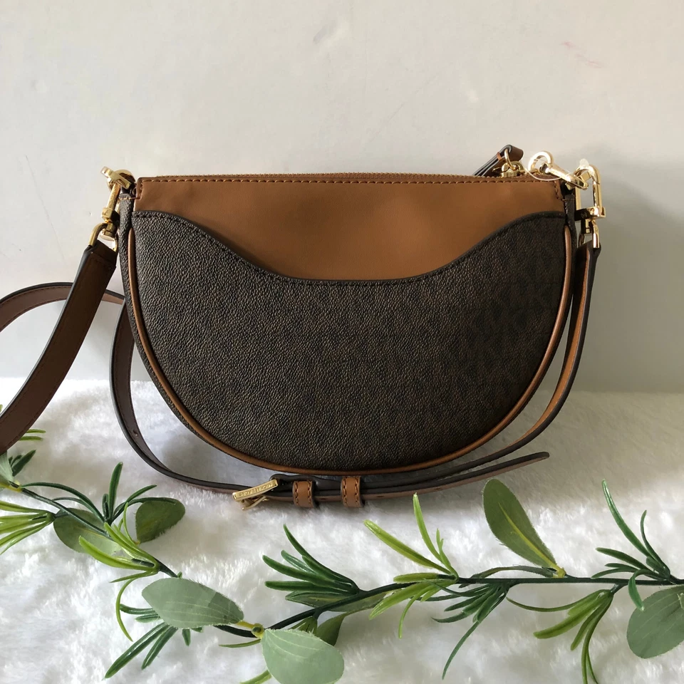 Bolso Michael Kors Dover Pequeño Media Luna, Nuevo con Etiquetas Foto 2 de 4