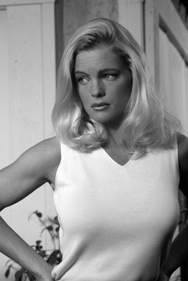 Model and Actress Erika Eleniak Retro Vintage Publicity Fridge Magnet 4x6