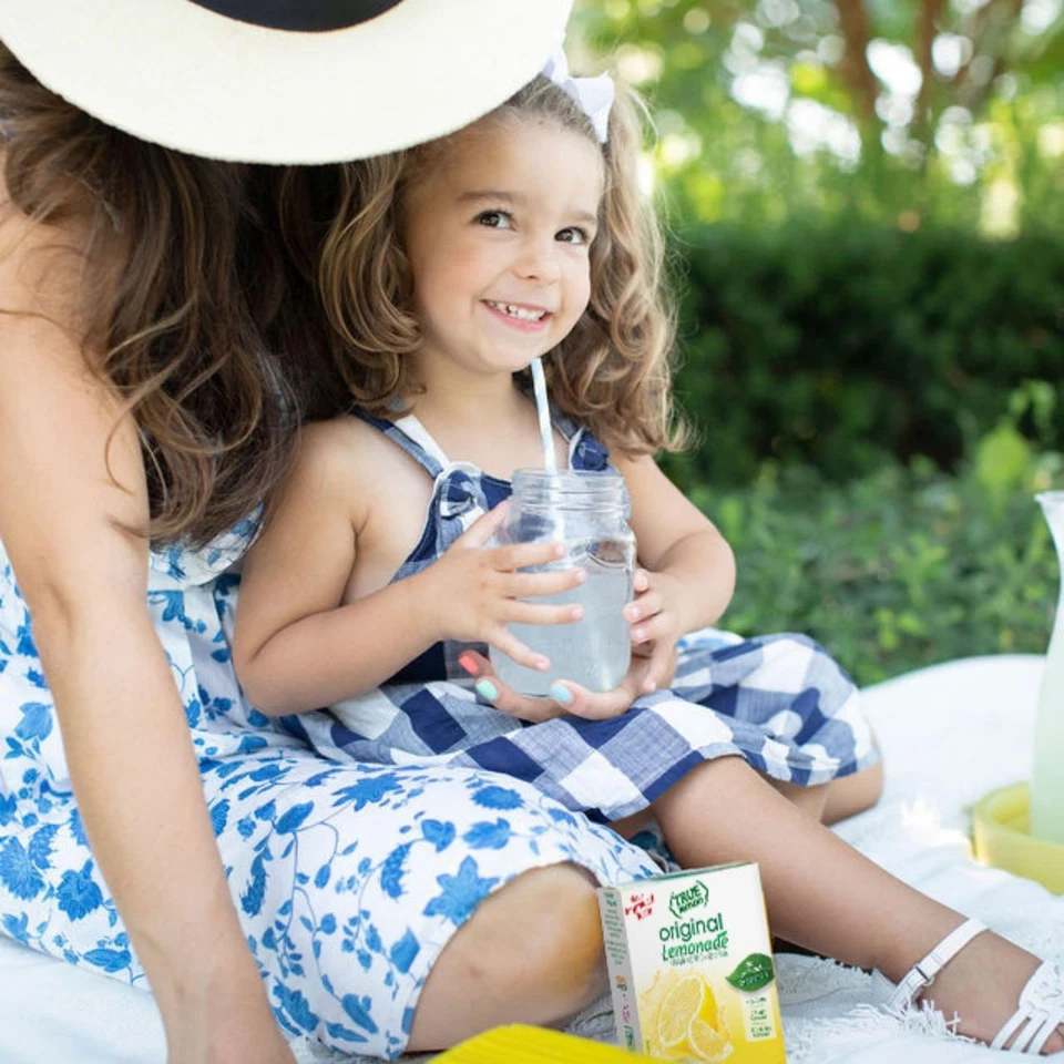 Mezcla de bebidas de limonada original TRUE LEMON | Hecha de limón real | Sin conservantes Foto 3 de 4