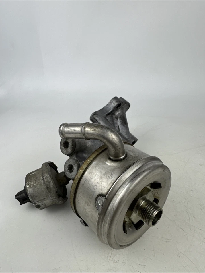 2000 - 2007 Toyota Sequoia 00-06 Tundra 4.7L Oil Cooler Housing 15710-50030 Foto 3 de 4