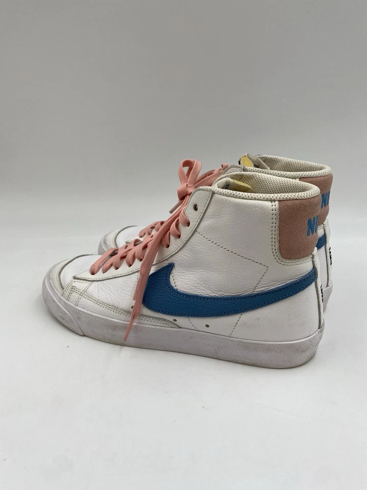 Blazer Nike ID feminino tamanho 8 branco rosa azul com parte inferior vermelha - Imagem 3 de 4