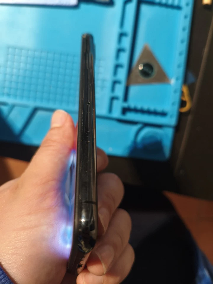 Apple iPhone X - 256GB - Grigio siderale (Sbloccato) - Immagine 4 di 4