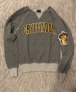 universal studios gryffindor sweatshirt