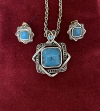 Turquoise and silver toned metal necklace and earring set - Pre-owned