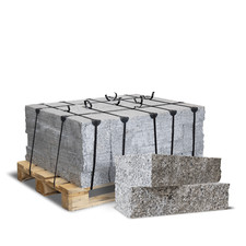 Palette 900 kg Granit Randsteine 40×20×10 cm – gespalten | Mauersteine gesägt