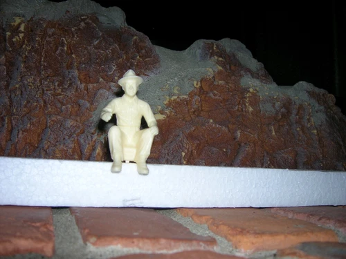 VINTAGE MARX FARMER SITTING  1950'S TRACTOR DRIVER FARM FIGURE TOY 60MM 3 TO 4