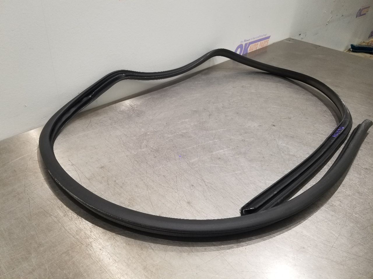 11 MERCEDES BENZ SLS AMG C197 DOOR WEATHERSTRIP RIGHT PASSENGER