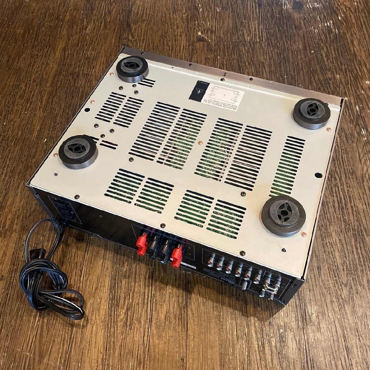 YAMAHA AX-590 Natural Sound Stereo Amplifier Integrated Amplifier