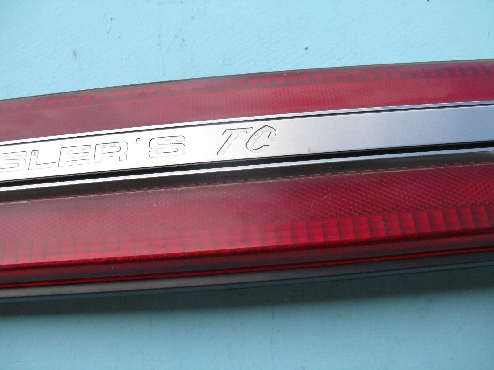 89 90 91 CHRYSLER TC BY MASERATI REAR TRUNK CENTER MIDDLE TAIL LIGHT PANEL USED