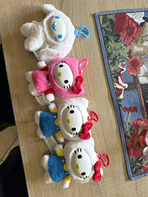 Sanrio Hello Kitty Mini Plüsch Anhänger Set 4-tlg. mit Clip/Haken, mehrfarbig
