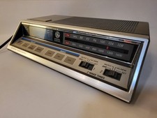 vintage 1988 General Electric Radio Alarm Clock AM/FM GE Model 7-4663A