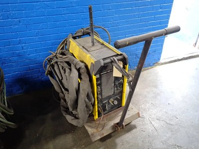 ESAB WELDER WARRIOR 500 CC/CV