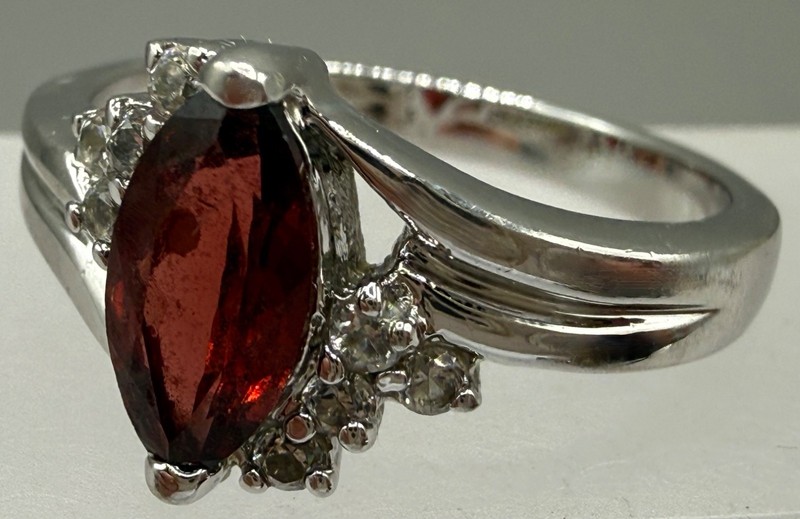 ESTATE SILVER PLATED MARQUISE CUT PASTE GARNET CZ ACCENT RING SIZE 9