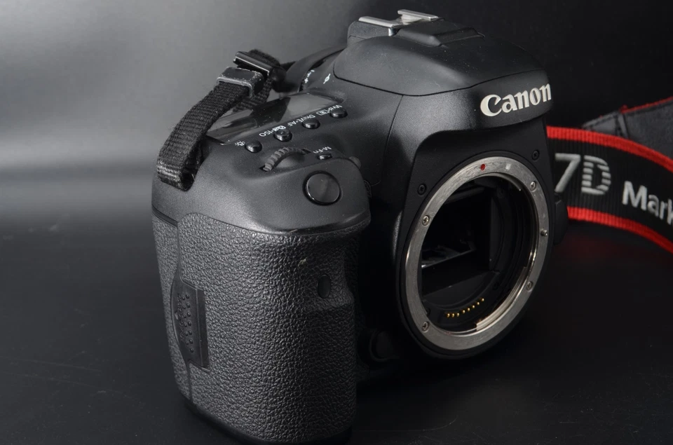 Canon EOS 7D Mark II 20.2MP Digital Camera Black  Body #E13 - Image 3 of 4