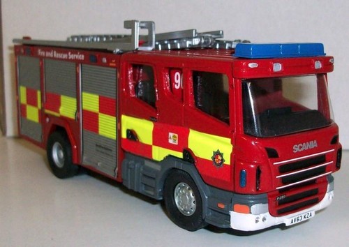Fire Brigade Models 1/50 Scale - FBM1 Scania Bedfordshire Fire & Rescue Service - Picture 3 of 5