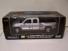 1/18 Welly Diecast 1999 Chevy Silverado Silver Z71 Sportside pick-up