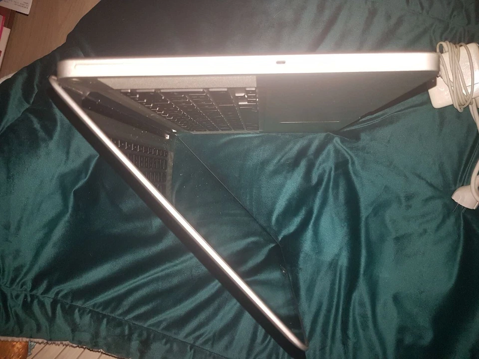 Apple MacBook Pro 15" Early 2011 - i7 2,2GHz Proz., 4GB RAM defekt/Ersatzteil - Bild 4 von 4