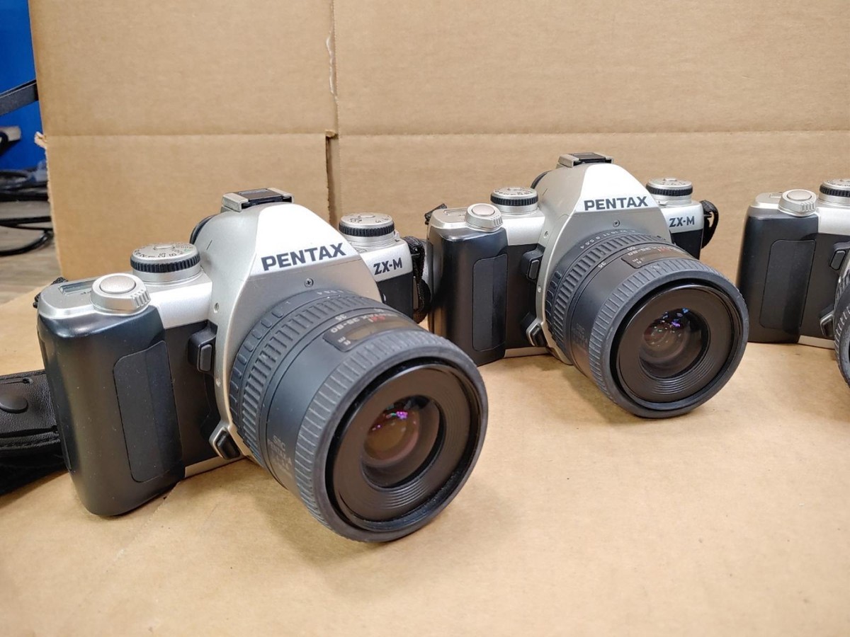スカイ LOT of (4) PENTAX ZX-M 35 mm Film Camera w/ 50 mm Lens