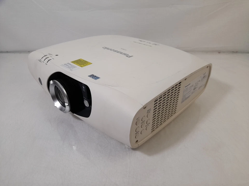 Panasonic PT-RZ370EA 1920x1080 DLP Projector - 24,717 Lamp Hours - Image 2 of 4