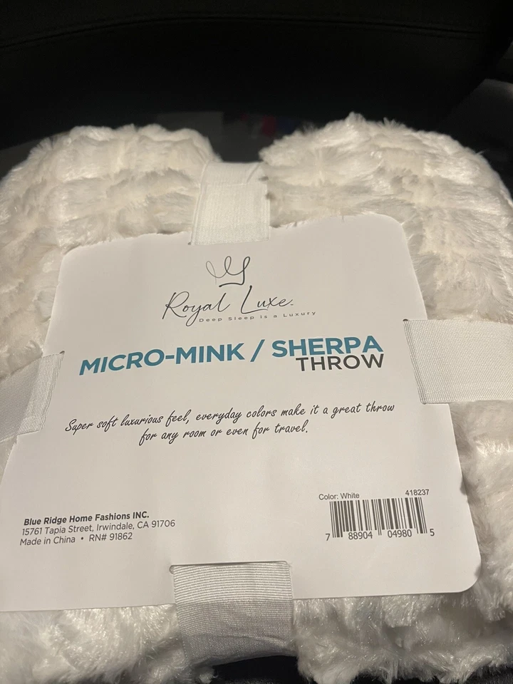Белое одеяло Blue Ridge Home Fashions Royal Luxe Micro-Mink Sherpa Throw 50x60 - Изображение 3 из 4