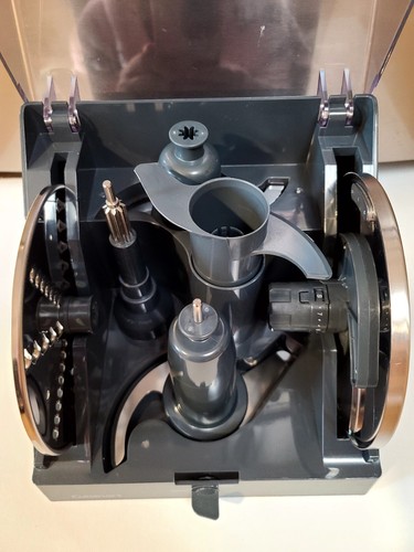 Cuisinart CFP-26SVPC Elemental 13 Cup Food Processor Attachments  CLEAN & SHARP - Picture 3 of 13