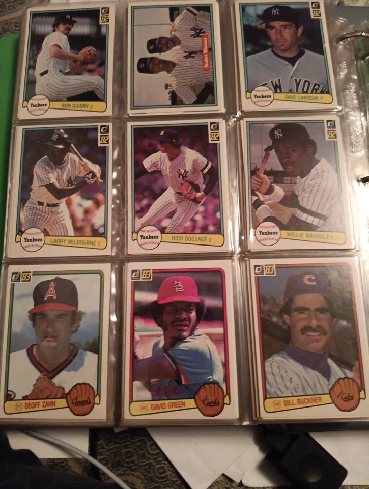 Álbum de tarjetas Topps 1981-1982 que incluye algunas tarjetas Fleer Foto 2 de 4