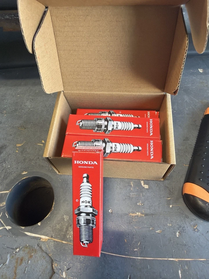 Honda Genuine NGK Spark Plugs 12290-R70-A01 LZKR7B-11 (6 Pack, Made in Japan) - Image 2 of 4