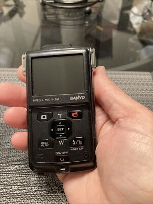 Sanyo MPEG-4 AVC/H.264 SD XC  10 MP, 3X Optical Zoom Tested Working  W/ Battery