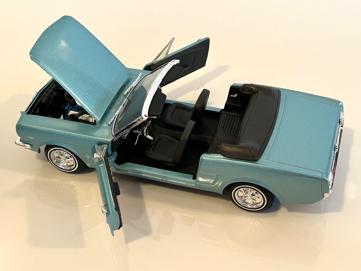 Revell 1965 Ford Mustang Convertible Aqua #8753 Diecast Model Car