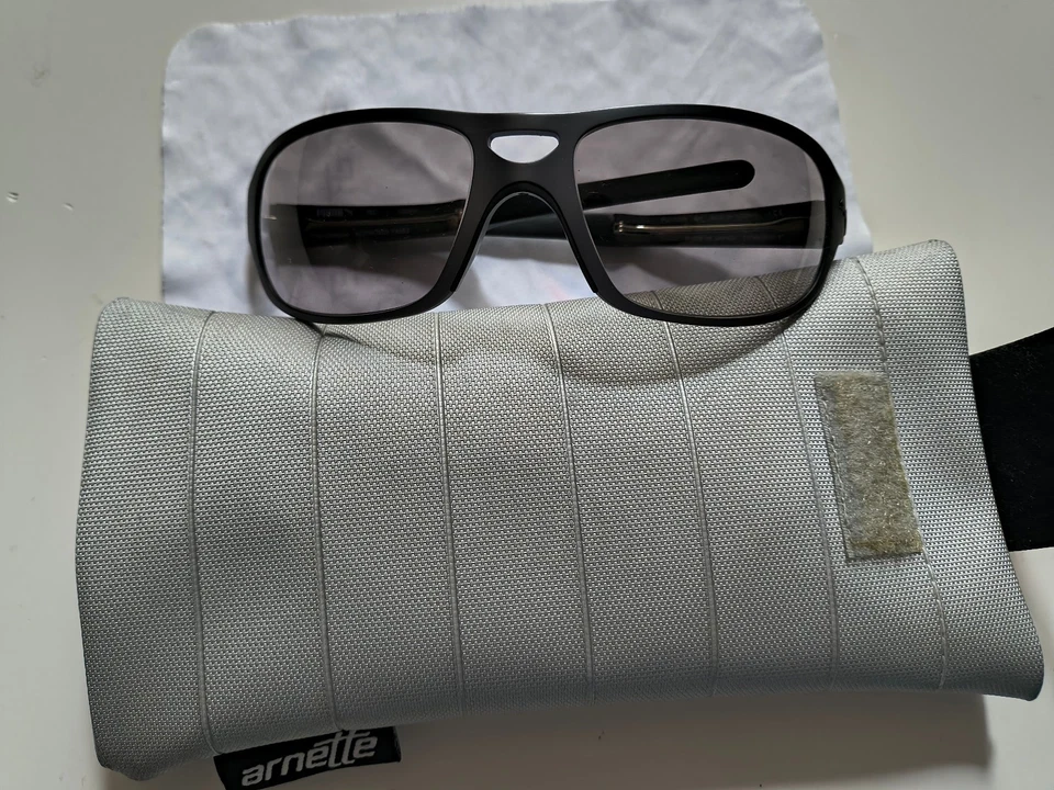 Lunette de soleil PUMA Titanium PU15000 65 18 120 mm comme neuve - Photo 1/4