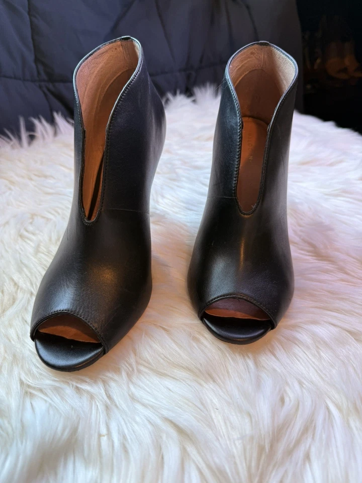 Halogen Katrina Black Leather Ankle Booties Women's Size 9M - Image 2 of 4