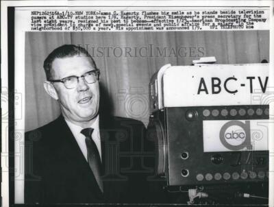 1961 Press Photo James C. Hagerty Smiles Beside ABC-TV Camera