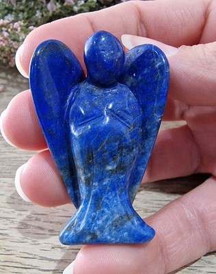Lapislazuli Kristall Engel Schnitzerei 50 mm UV reaktiv 