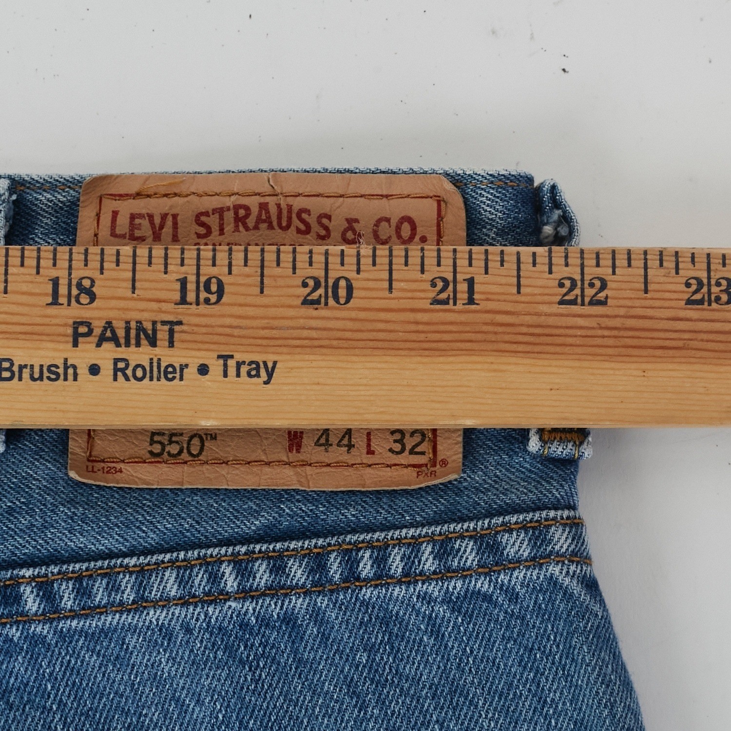 Levis 550 Men's 44x32 Relaxed Fit Tapered Leg Stonewashed Blue Denim FITS 43x31