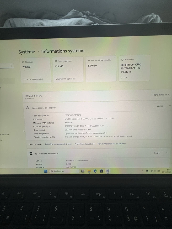 Microsoft Surface Pro 5 12,3" (Intel Core i5-7300U, 2,60GHz, 256Go SSD, 8Go RAM) - Photo 2/4