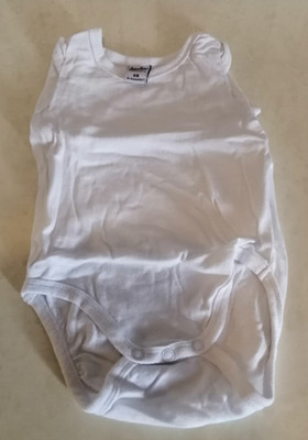 6 Bodys von dopodopo, 4 weiß, 1 beige, 1 grün, Größe 68
