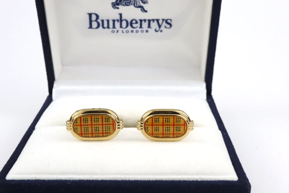 Gemelos Burberry tono dorado esmalte ovalado a cuadros Nova patrón a cuadros con estuche Foto 2 de 4