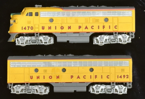 BARGAIN POOR RUNNING BACHMANN PLUS UNION PACIFIC F7A & NON RUNNING F7B-FREE SHIP