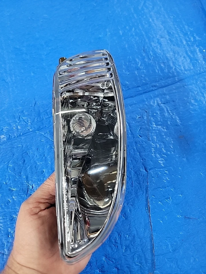 04-08 FARO ANTINIEBLA PASAJERO DERECHO TYC 19-5661-00 PARA LEXUS RX-330-350 81210-0E010. Foto 2 de 4