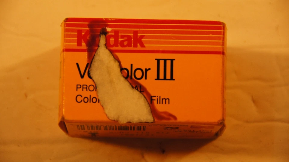 Kodak Vericolor III 160 ISO 35mm color film 36 exposures VPS 135-36 1534460 - Image 2 of 3