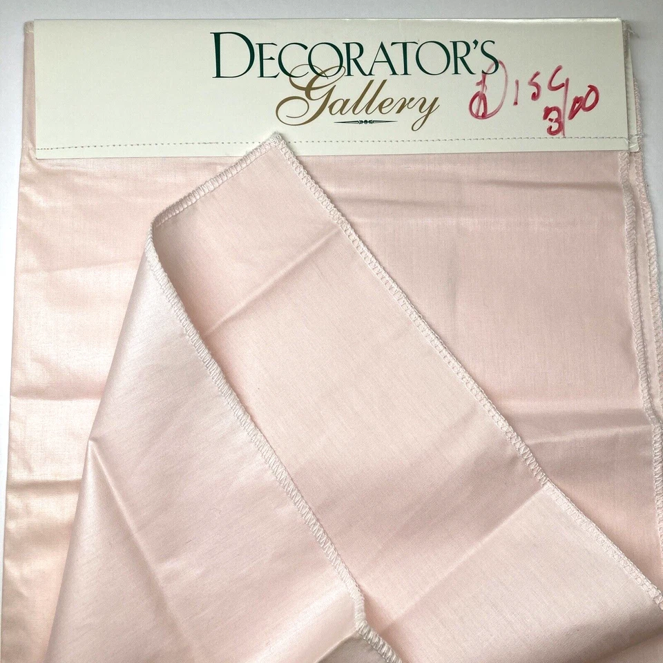 Muestra de tela de tapicería de galería decorativa panel de 26" satén rosa polialgodón Foto 3 de 4