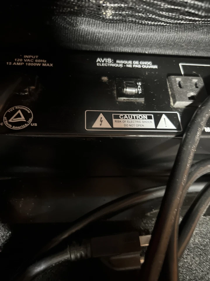 Acondicionador eléctrico de pedalera estéreo Furman SPB-8 con estuche blando acolchado bolsa Foto 3 de 4