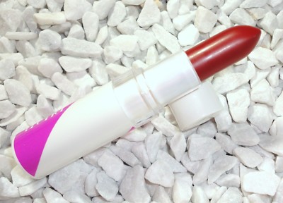 Avon KISS 'N' GO Lippenstift matt Farbe Wild Berry Mund Kuss Chic creme Top 