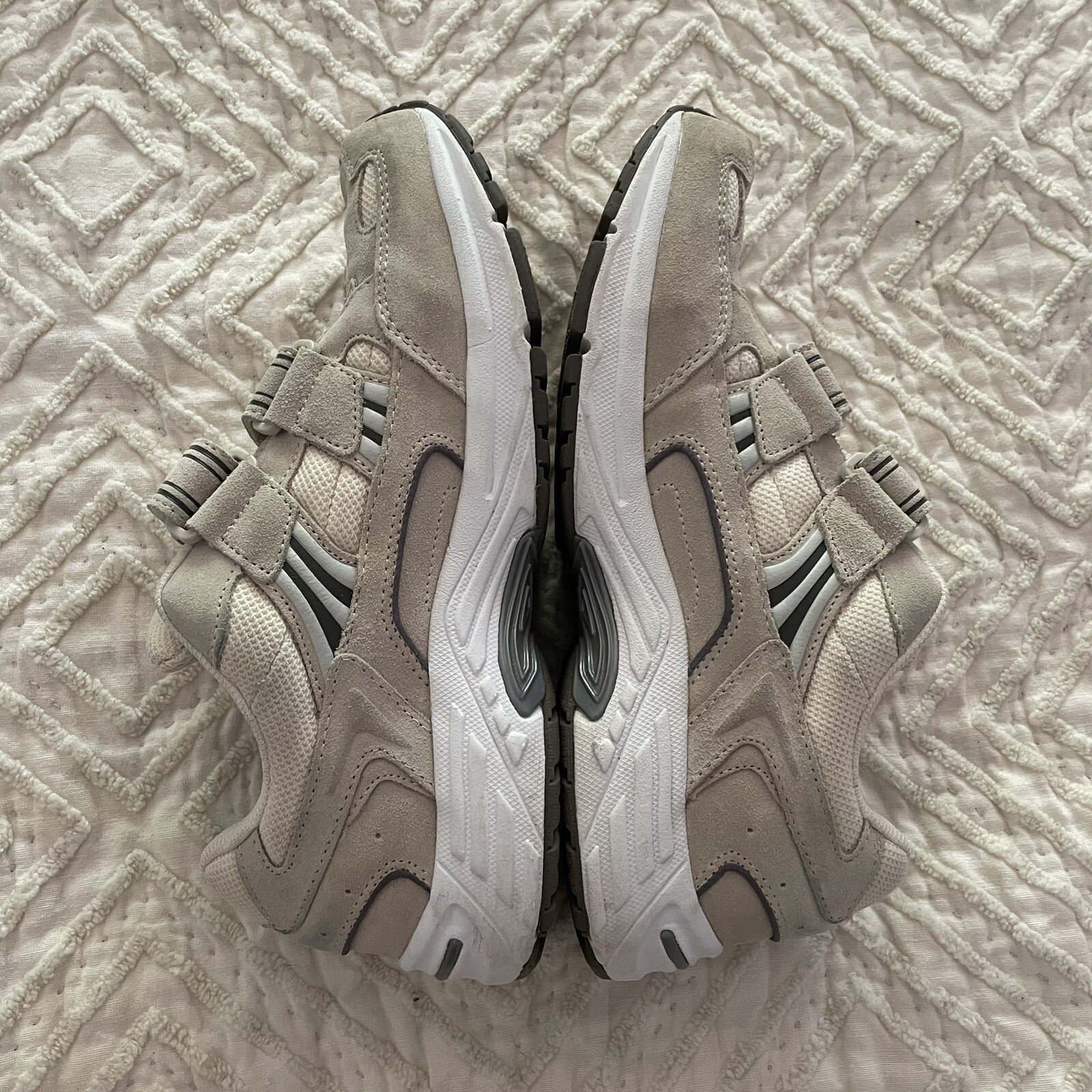 Vionic Women’s Tabi Walker Arch Support Cream Sue… - image 4