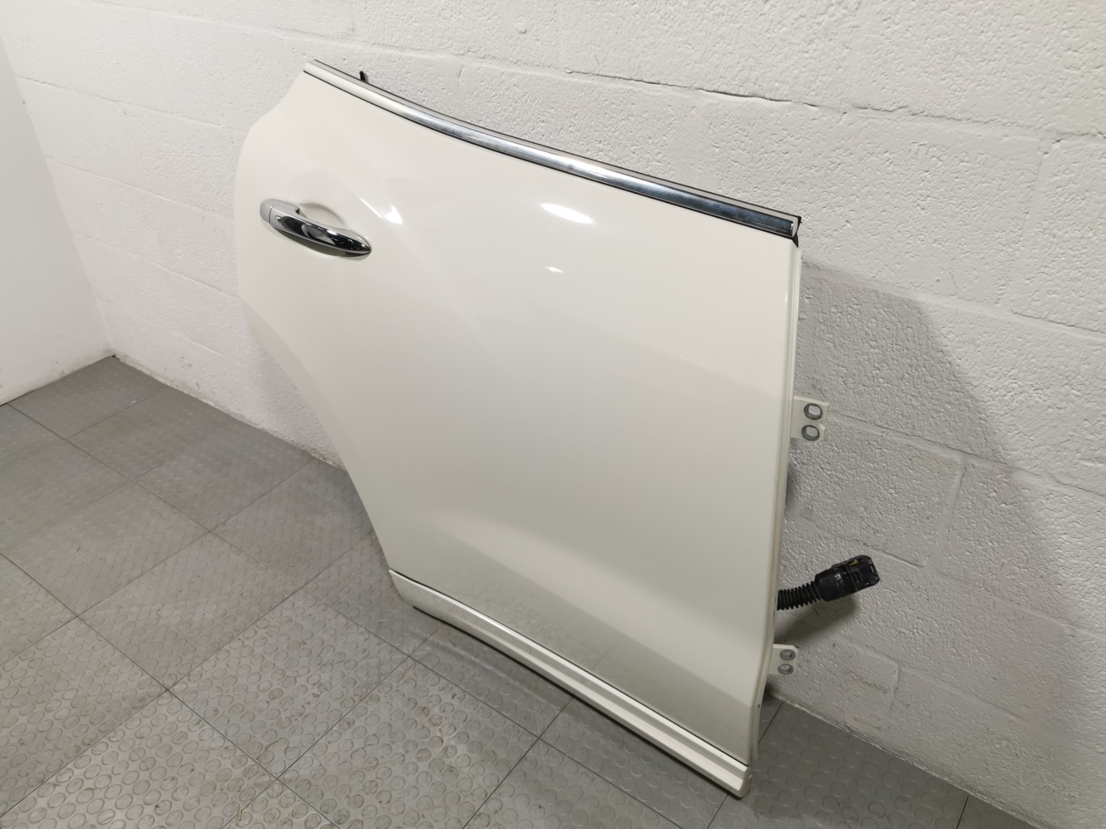 Maserati Levante 2018 AWD AUTO 3.0L Rear Right Door Shell White Color HP29052A-2