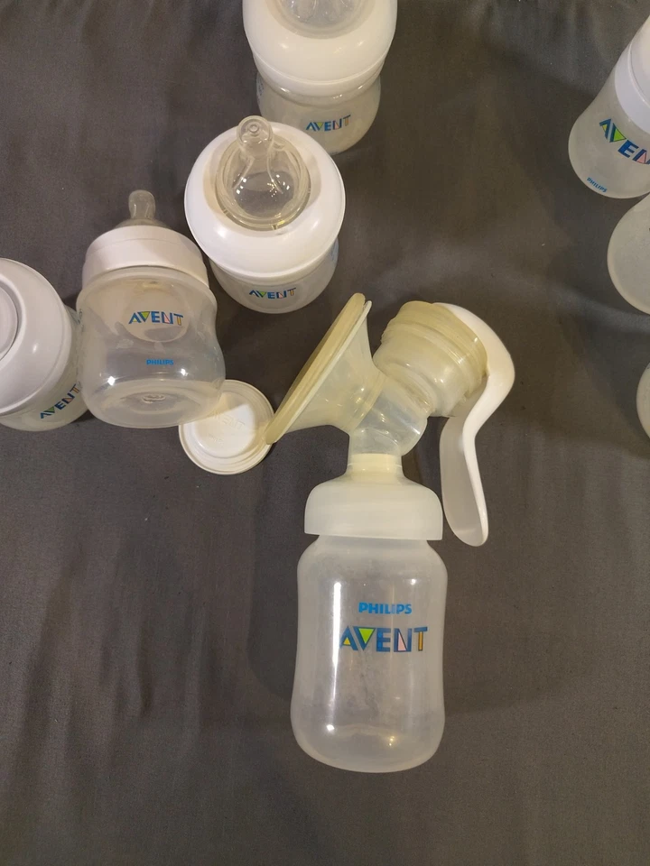 Philips AVENT Milchpumpe + Fläschchen & Becher Konvolut Günstig Abzugeben - Image 2 of 3
