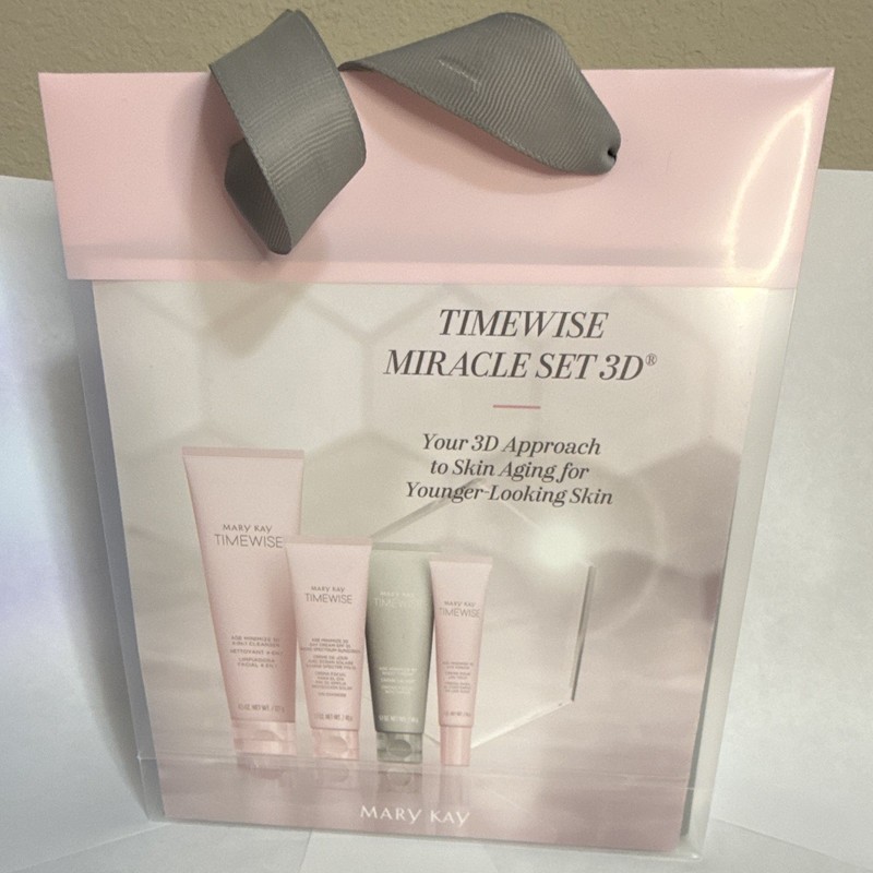 Mary Kay TimeWise Miracle Set 3D 4-Pc Anti-Aging Skincare SPF 30 Cleanser