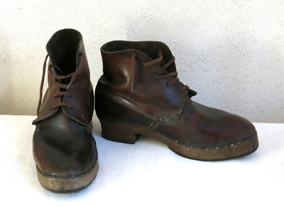 PAIRE de CHAUSSURES ANCIENNES, cuir et semelle bois, chaussure ancienne,  WW2