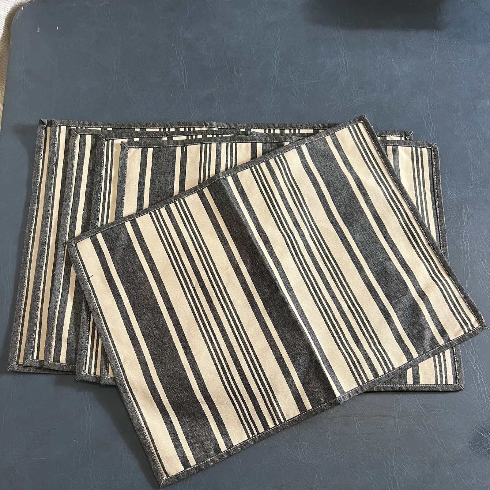 William Sonoma Tablecloth 70x70 Square With 6 Matching Placemats Gray