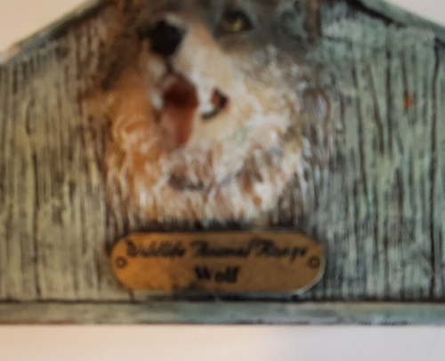 A Wildlife Animal Range Wolf Desktop Business Card Holder Resin Not Branded - Picture 2 of 11